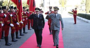 Gjeneral, Bashkim Jashari u prit me nderimet më të larta ushtarake në Tiranë nga Gjeneral, Bajram Begaj