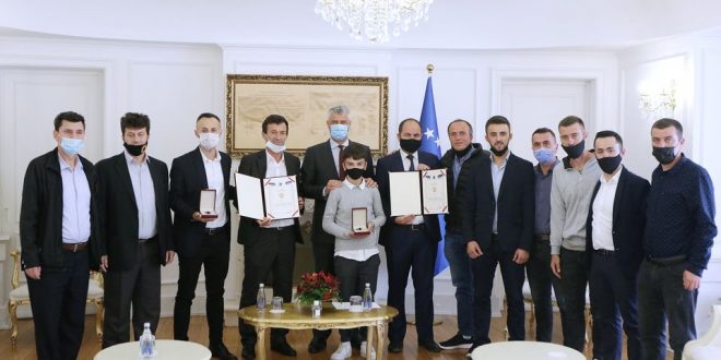 Dëshmorët Sejdi Osmani, Xhevat Osmani, Muhamet Gashi dhe Qerim Koca dekorohen me urdhrin "Hero i Kosovës"