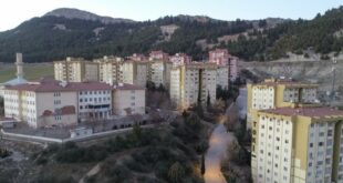 Më shumë 133 mijë apartamente të ndërtuara nga Drejtoria qeveritare turke në 10 provincat e goditura nga tërmeti i mbijetuan katastrofës