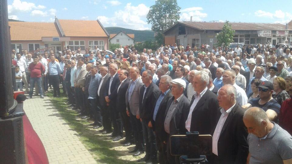 Në 18 vjetorin e rënies përkujtohet heroi Komandant Qamil Ilazi - Radio ...