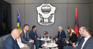 Kryetari i Malishevës, Ekrem Kastrati, e ka pritur në vizitë zyrtare, ambasadorin e Shqipërisë, në Kosovës, Qemal Minxhozi,