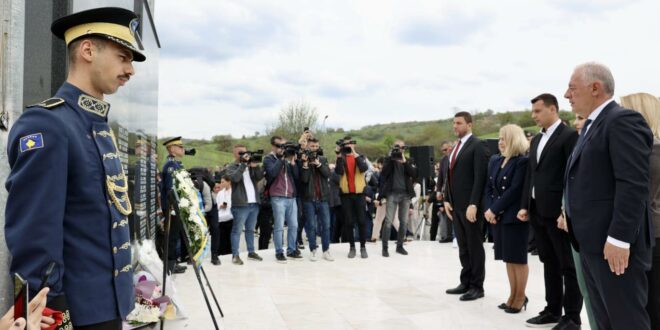 Kryetari i PDK-së, Memli Krasniqi, ka marrë pjesë në Akademinë përkujtimore kushtuar të rënëve në masakrën e Studimes