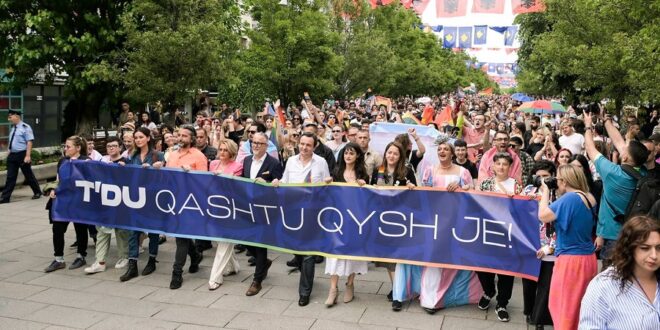 A e përmirëson Albin Kurti imazhin e degraduar para Amerikës, me pjesëmarrjen në paradën e sodomisë