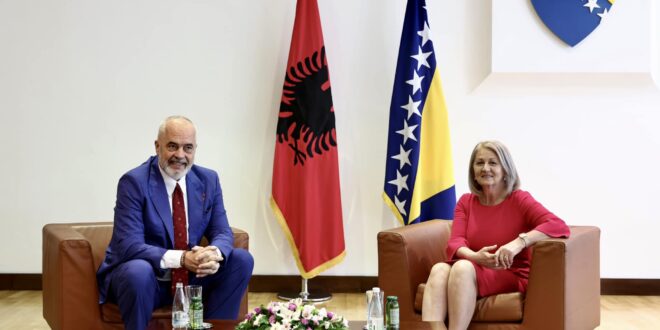 Edi Rama, kërkon që Bosnja dhe Hercegovina të lejojë lëvizjen e shtetasve të Kosovës me letërnjoftim