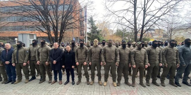 Pjesëtarët e Njësitit Special Intervenues të Kosovës, për të dytën herë protestuan para ndërtesës së Qeverisë, në Prishtinë