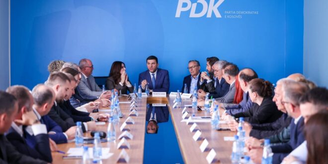 Kryesia e re e Partisë Demokratike të Kosovës ka zhvilluar një diskutim thelbësor, lidhur me aktualitetin politik të vendit