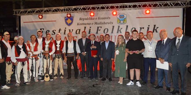 Ansambli “Deçani” fitues të Festivalit të Folklorit, Oda e Llapushës    