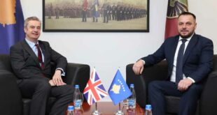 Ejup Maqedonci dhe ambasadori britanik Hargreaves diskutojnë për forcimin e bashkëpunimit në mbrojtje dhe siguri