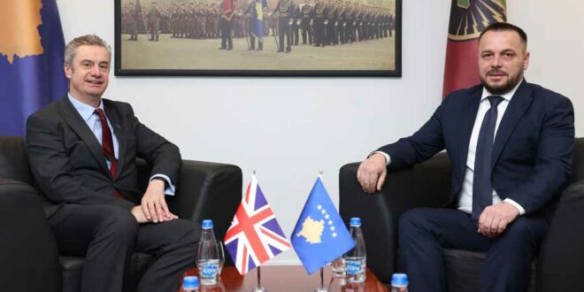 Ejup Maqedonci dhe ambasadori britanik Hargreaves diskutojnë për forcimin e bashkëpunimit në mbrojtje dhe siguri