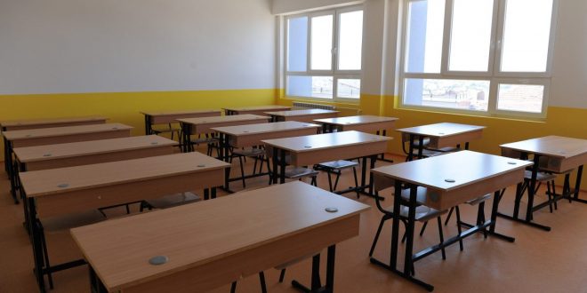 Ministria e Arsimit në Shqipëri do të mbyll të gjitha shkollat për 3 ditë, për shkak të parashikimit të acarit deri minus 17 gradë