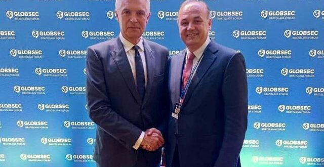 Nënkryetari i Kuvendit të Kosovës, Enver Hoxhaj, po merr pjesë në forumin “GLOBSEC 2022”, që po mbahet në Bratislavë