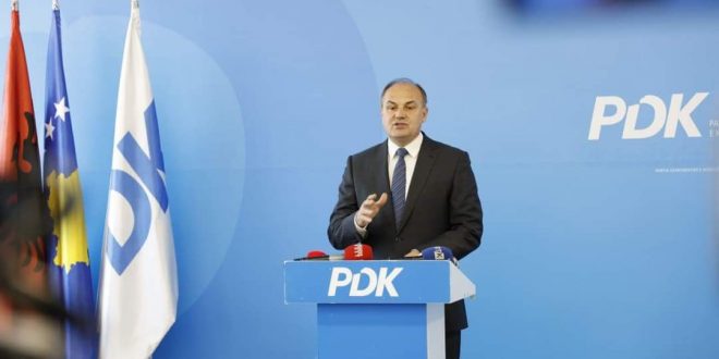 Enver Hoxhaj: Shoqëria jonë ka ndryshuar dhe krahas saj duhet që të ndryshojë edhe PDK-ja