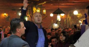 Kandidati për kryetar të Drenasit, Isa Xhemajlaj, është pritur në një takim nga banorët e Kamaranit