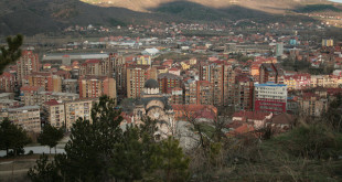 Një serb ka shtënë me armë zjarri në lagjen “Kodra e Minatorëve” në Mitrovicë, kundër fëmijëve shqiptarë