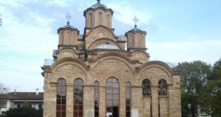 Serbët e Kosovës festojnë Krishtlindjet ortodokse pa praninë e liderëve të tyre të Beogradit