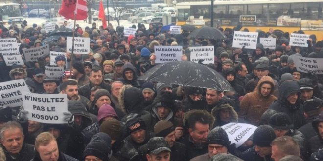 Në Prishtinë po mbahet protestë kundër arrestimit të Ramush Haradinajt