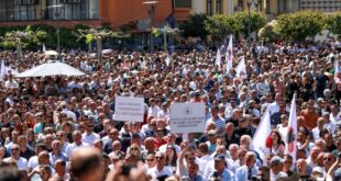 Përfaqësuesit më të lartë të Federatave Sindikale, sot në Prishtinë kanë mbajtur protestën e paralajmëruar kohë më parë