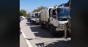 Protestojnë punëtorët e kompanisë “Pastrimi” për shkak të mos-përfshirjes se tyre në pakon emergjente të qeverisë