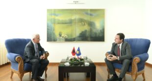 Kryeministri, Albin Kurti, e ka pritur në takim ambasadorin e Shqipërisë në Kosovë, Qemal Minxhozi