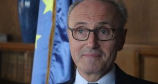 Ambasadori francez në Beograd, Jean Louis Falconi thotë se Kosova nuk e meriton liberalizimin e vizave