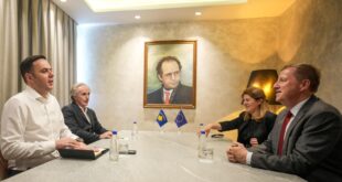 Kryetari i LDK-së, Lumir Abdixhiku, ka biseduar me ambasadorin e Bashkimit Evropian në Kosovë, Tomas Sunyog