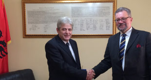 Kryetari i BDI-së, Ali Ahmeti ka pritur sot në Tetovë z. Mat Stafanson, ambasador i Suedisë në Maqedoni