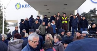 Punëtorët e larguar nga KEDS-i, sot kanë protestuar para Gjykatës Themelore dhe para asaj të Apelit