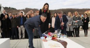 Bekim Jashari: Babush, jetoj e punoj me mësimet tua, në shërbim të vendit që aq shumë e deshte