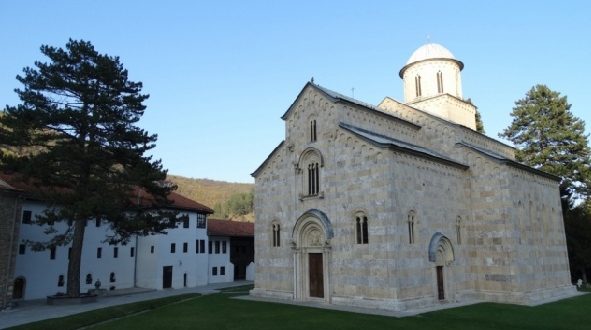 Kisha Ortodokse serbe i gëzohet vendimit të Kushtetueses