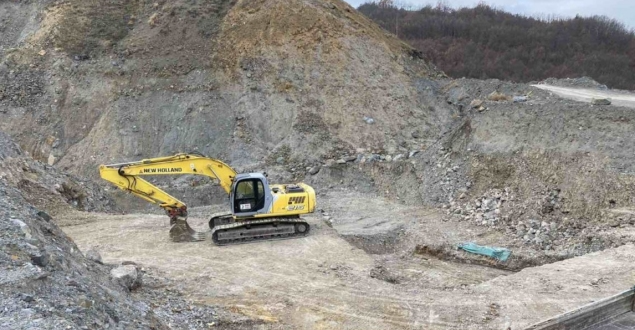 Edhe gjatë ditës se sotme në Kizhevak të Serbisë po vazhdojnë gërmimet për gjetjen e mbetjeve mortore të shqiptarëve