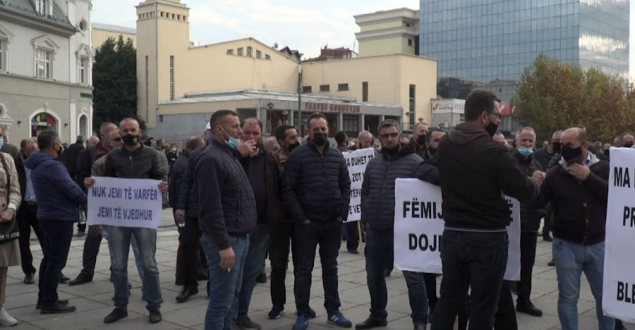 Pas përfundimit të protesës puntorët e Telekomit kanë hyrë ë grevë e cila do të mbahet në ndërtesën e kësaj ndërmarrje