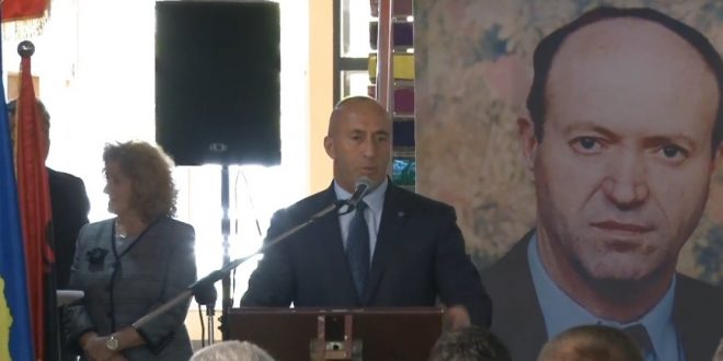 Kryeministri Haradinaj dekoron dëshmorin e kombit, Maxhun Çekajn me medaljen "Gjergj Kastrioti – Skënderbeu"