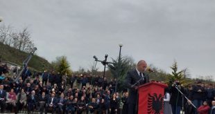 Kryeministri Haradinaj thotë se e Serbia nuk mund t’i jep paqe Ballkanit nëse nuk i njeh krimet e kryera në Kosovë