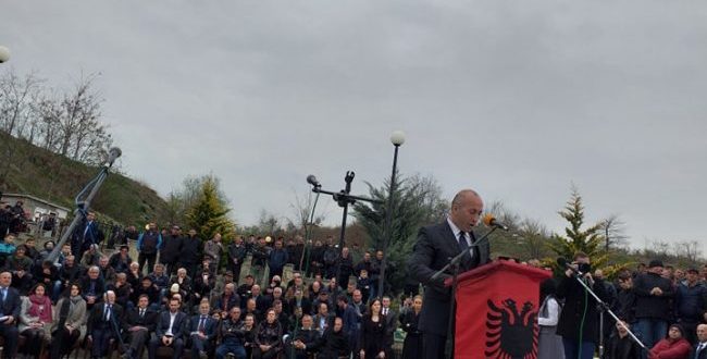 Kryeministri Haradinaj thotë se e Serbia nuk mund t’i jep paqe Ballkanit nëse nuk i njeh krimet e kryera në Kosovë