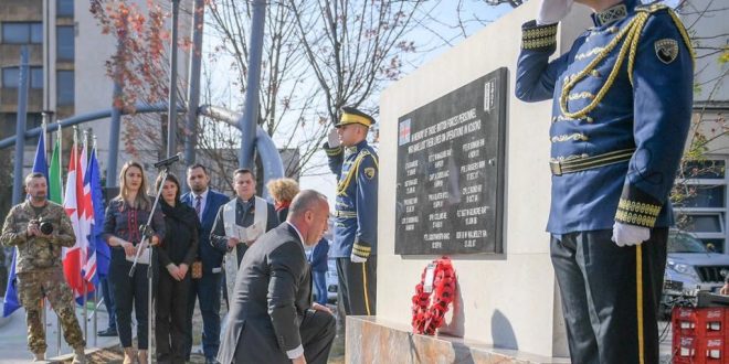 Haradinaj: Përkulemi me nderim para sakrificës të të gjithë të rënëve britanikë, veçanërisht atyre që kanë rënë në Kosovë