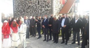 Në nderim të 28 Nëntorit “Ditës së Flamurit”, sot janë bërë homazhe në kompleksin Memorial të Dëshmorëve në Gllogjan