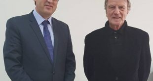 Kryetari i Grupit Parlamentar të LDK-së, Avdullah Hoti priti në takim z. Bernard Kouchner