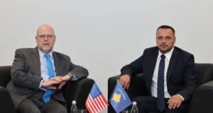 Ministri i Mbrojtjes, Ejup Maqedonci priti në takim ambasadorin e Shteteve të Bashkuara të Amerikës në Kosovë, Jeffrey M. Hovenier