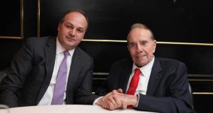 Enver Hoxhaj e falënderon senatorin Bob Dole për mbështetjen e madhe që i ka dhënë Kosovës