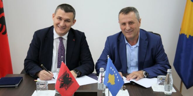 Kryeprokurori i Kosovës, Blerim Isufaj dhe Kryeprokurori i SPAK-ut, në Shqipëri, Altin Dumani, nënshkruan një marrëveshje