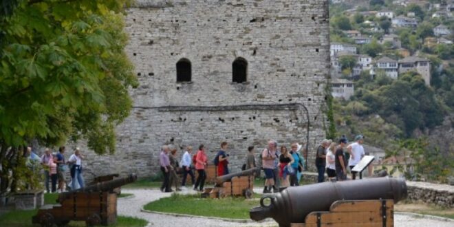 Kalaja e Gjirokastrës shënoi rekord vizitorësh në korrik, 14 % më shumë se në vitin e kaluar