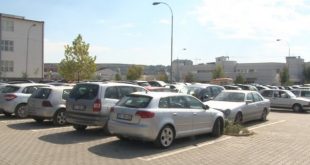 Mbi 20 mijë euro në muaj siguron QKUK-ja nga parkingu, por pa siguri e as hapësirë të mjaftueshme për automjetet