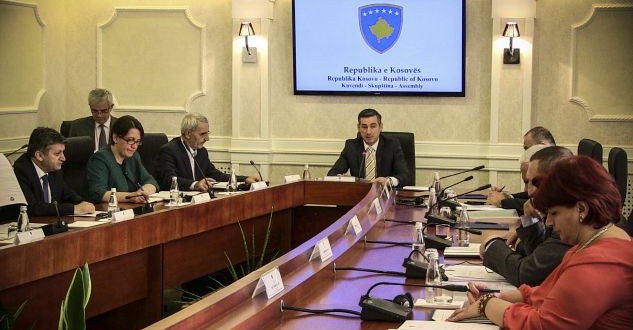 Kryesia në detyrë e Kuvendit të Kosovës ka marrë vendim që të ndërpriten privilegjet e deputetëve