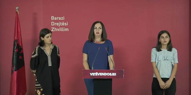 Vetëvendosja mbajti konferencë për media në të cilën folën deputetet Arbërie Nagavci dhe Saranda Bogujevci