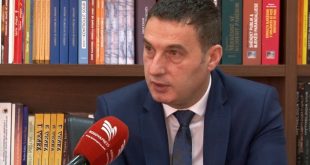 Ministri i Arsimit Shkencës dhe Teknologjisë, Shyqyri Bytyqi paralajmëron vlerësim të mësimdhënësve