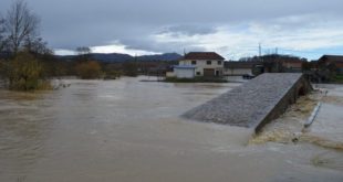 Del nga shtrati lumi Mirusha në Malishevë si pasojë e reshjeve të pandërprera gjatë dy ditëve të fundit