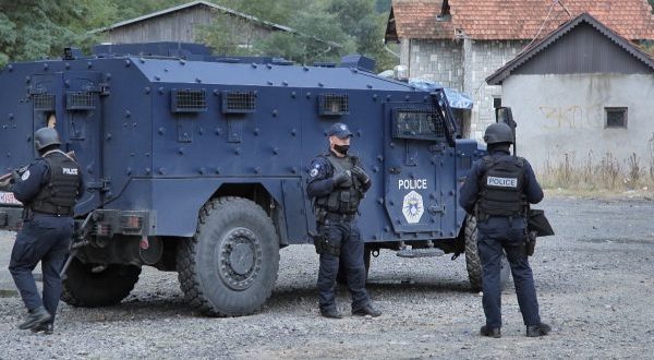 Amerika kërkon nga Kosova që sa më parë ta zhbllokojë situatën ne kufi me Serbinë, që do të thotë tërheqja e policisë