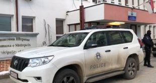 Gjatë një aksioni të Policisë, të dyshuar për ryshfet e keqpërdorim të detyrës zyrtare, u arrestuan disa zyrtarë e pronarë firmash