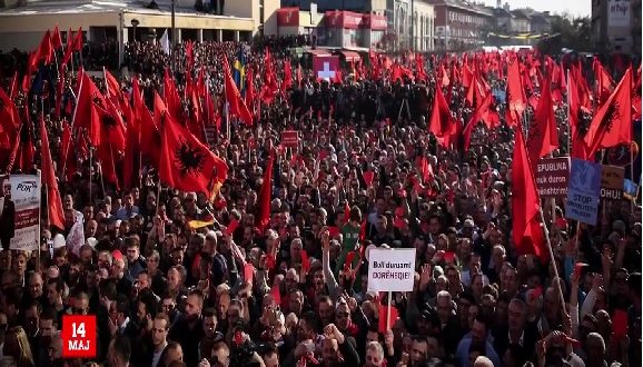 Edhe pak orë nga protesta e sotme e opozitës