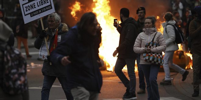 Qindra protestues u arrestuan në Bruksel në përleshje me policinë te zyrat e BE-së në Bruksel, ku ishin rreth 50 mijë protestues